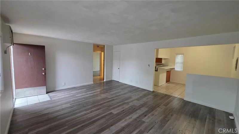 6471 Western 4 photo 2
