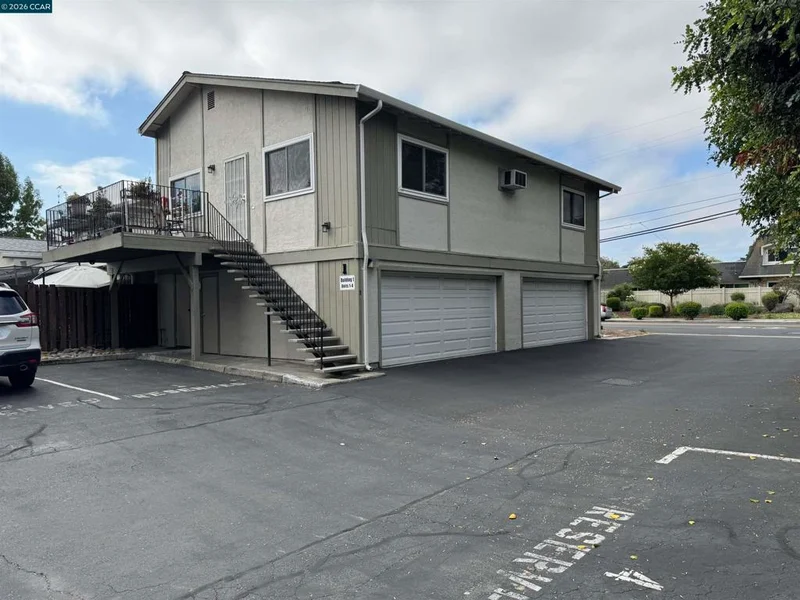 1070 Mohr Ln 1 photo 2