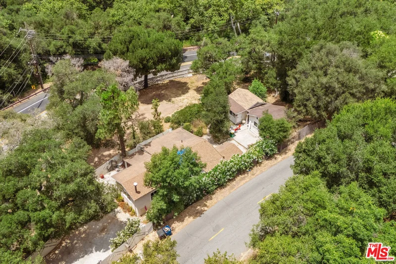 Photo 2 of 360 N Topanga Canyon Boulevard