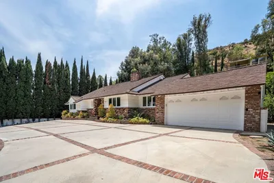 2201 Coldwater Canyon Drive photo 2