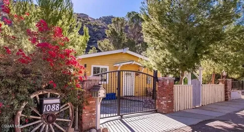 1088 Casa Grande Drive, Simi Valley, CA 93063