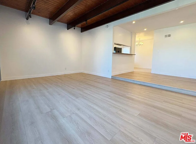 Photo 2 of 870 Figueroa Terrace 1
