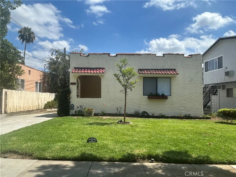 214 E Stocker Street