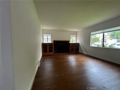 214 E Stocker Street photo 2