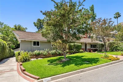 561 Sierra Meadows photo 2