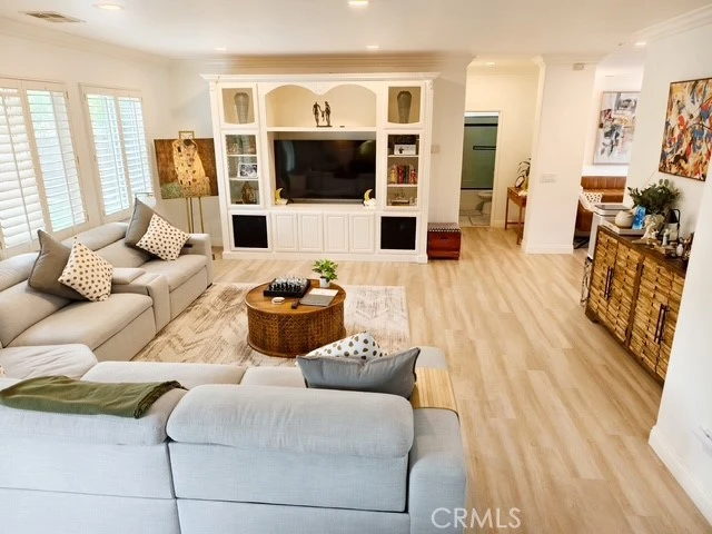 Interior 4