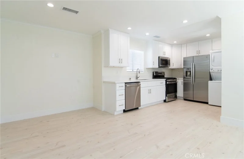 11831 Pomering B, Downey, CA 90241
