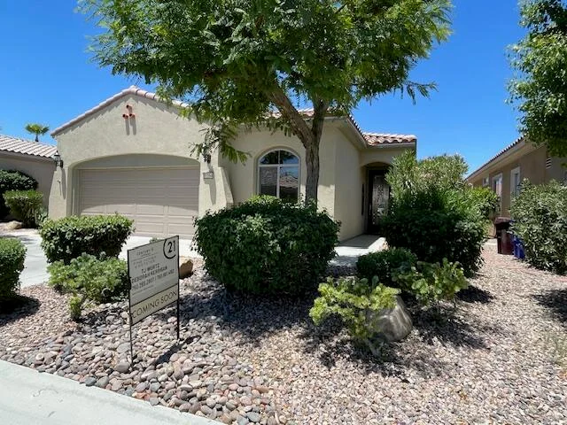 81594 Avenida Contento