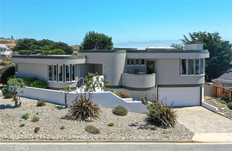 Photo 2 of 4925 Windsor Boulevard