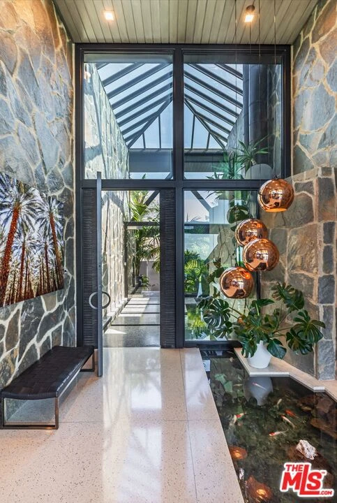 Interior 3