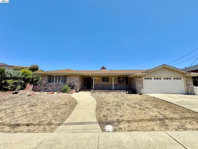 2164 Lakeview Dr