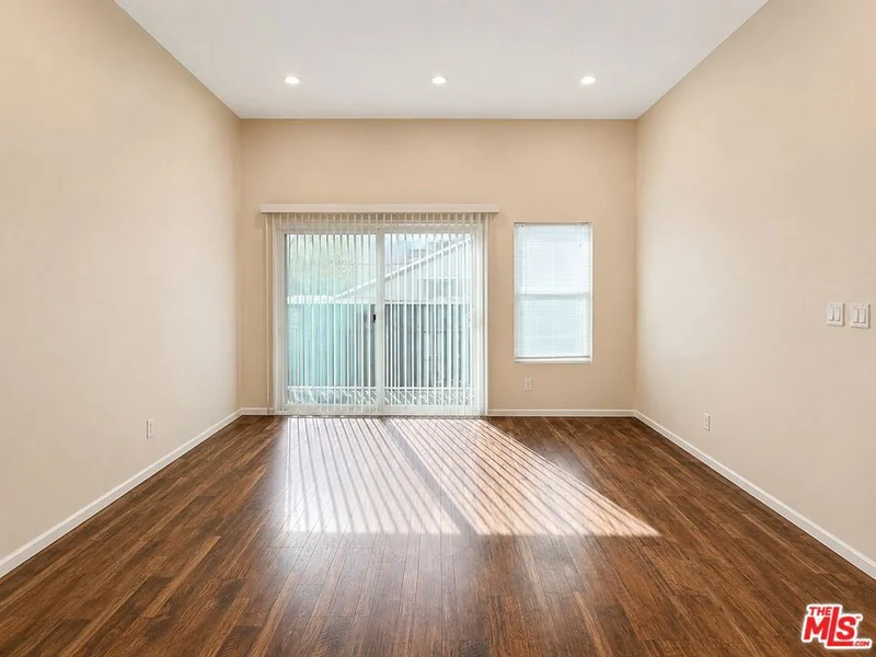18645 Hatteras Street 263 photo 2