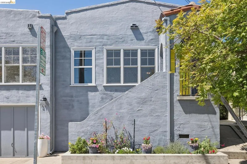 390 43rd, Oakland, CA 94609