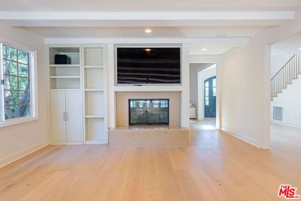 Interior 4