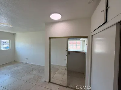 1082 Fremont photo 2