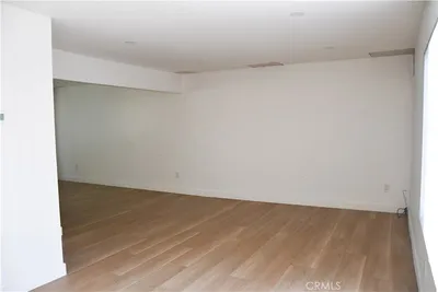 994 Valencia 104 photo 2