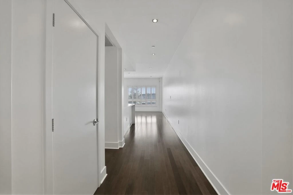 Interior 4
