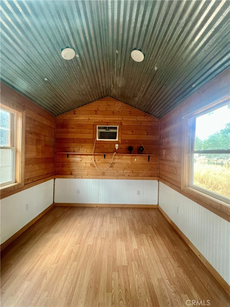 Interior 4