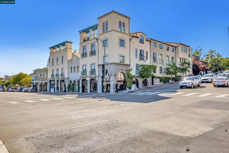4395 Piedmont Ave P208