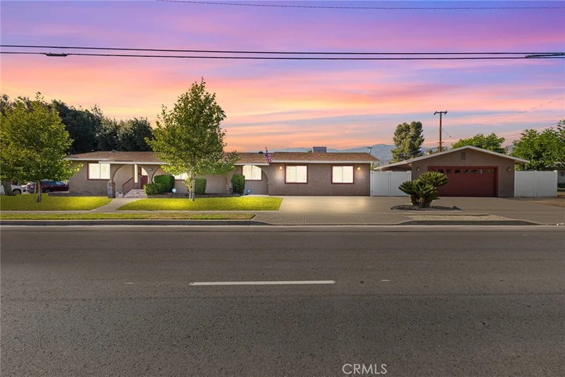 1060 E Lynwood