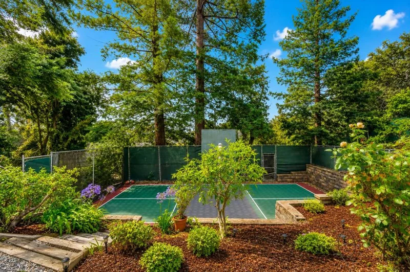 Photo 2 of 17529 Mayflower Drive