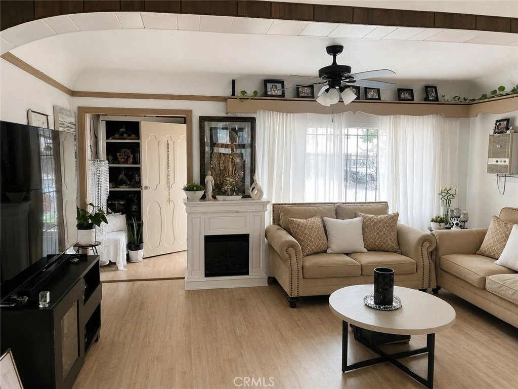 Interior 4