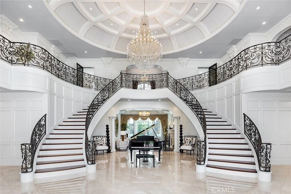 Interior 4
