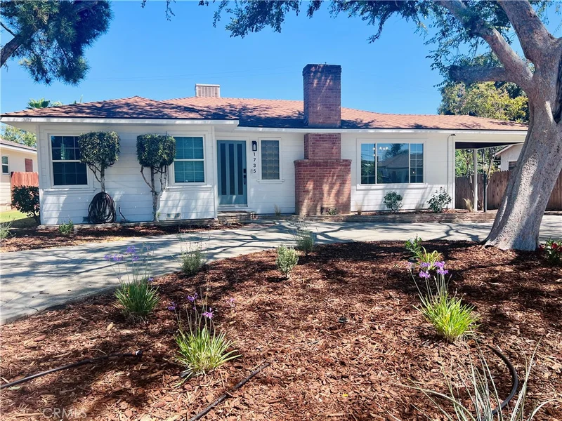 1735 Los Robles Drive