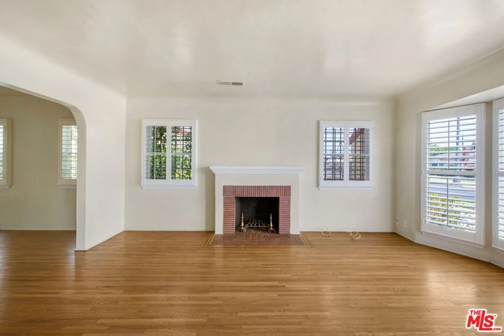 Interior 4