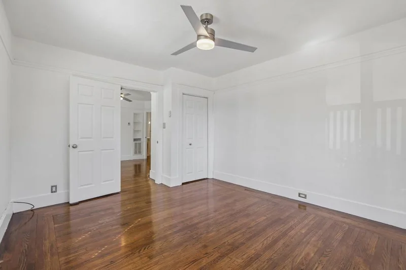 Photo 2 of 4844 Daisy Street
