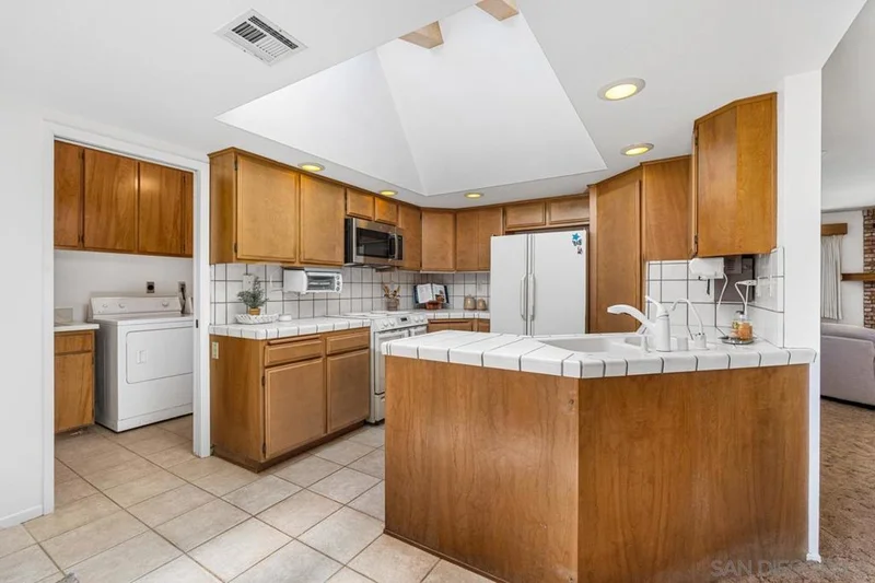 12450 Algonquin Rd