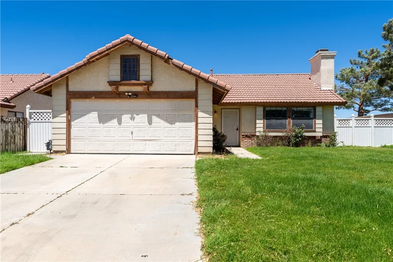 4361 E E Avenue Q11