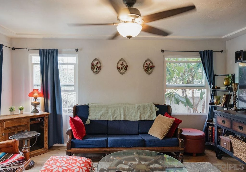 Interior 4