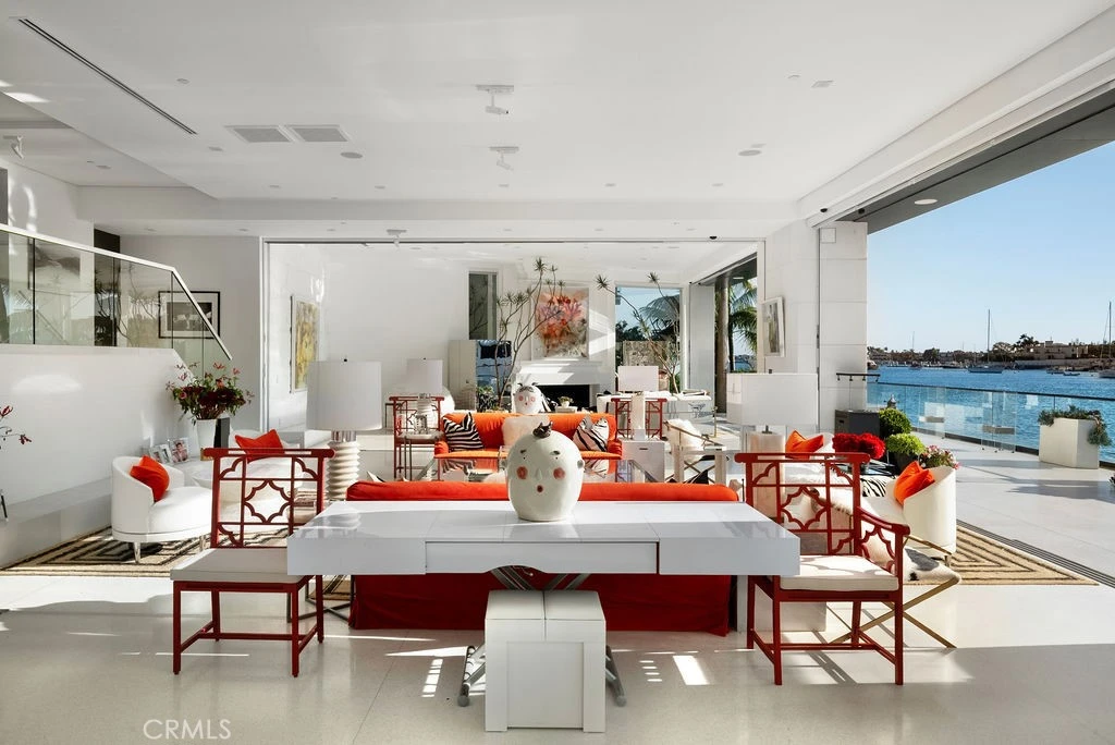 Interior 4