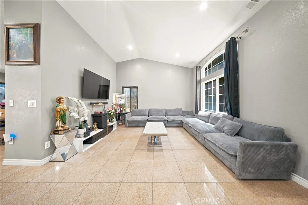 Interior 4
