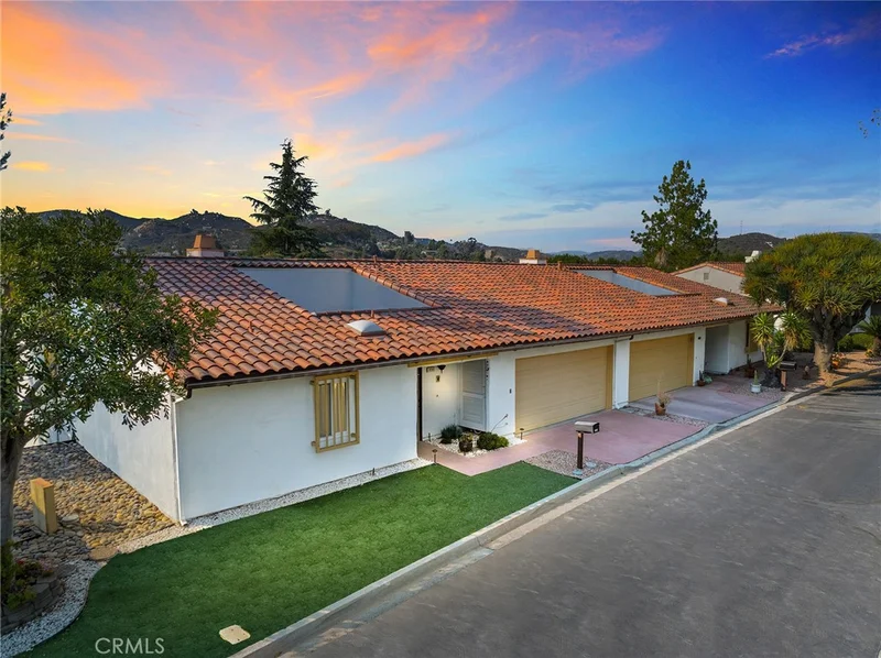1232 La Paloma Glen