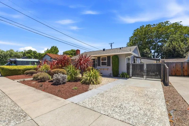 Photo 2 of 2246 Benton Street