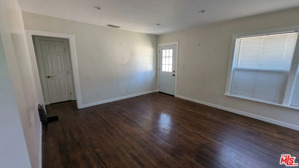 Interior 4