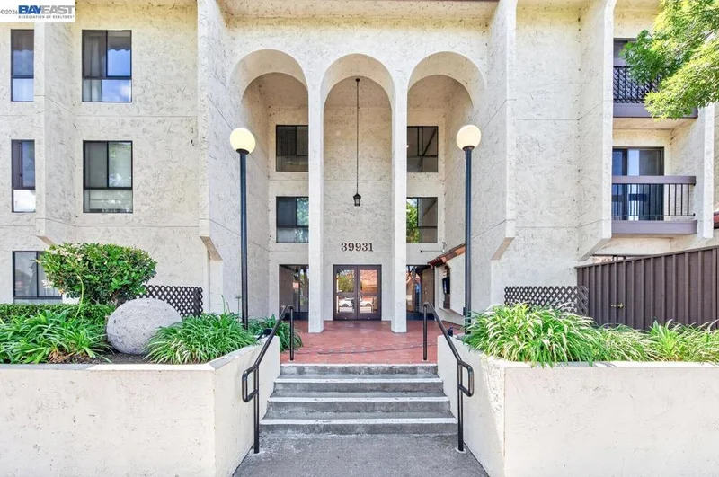 39931 Cedar Blvd 309