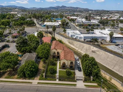 411 Waverly photo 2
