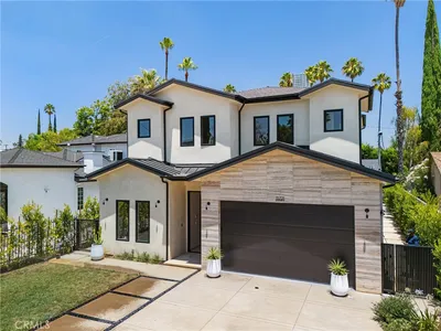 15721 Addison photo 2