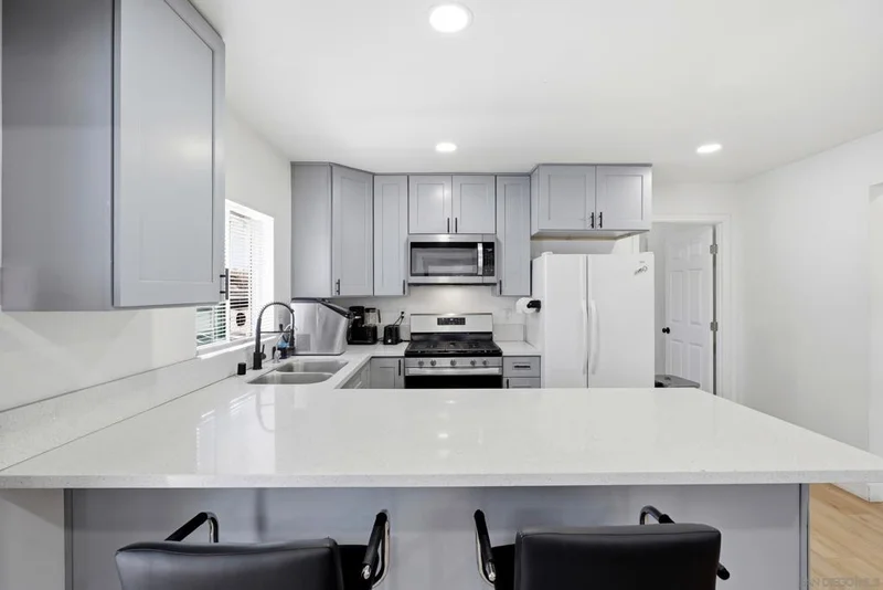 23 E 1st St