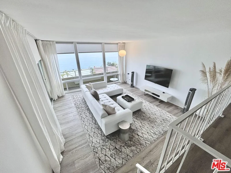 Photo 2 of 18063 Coastline Drive 3