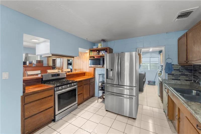 36769 Richards Lane photo 2