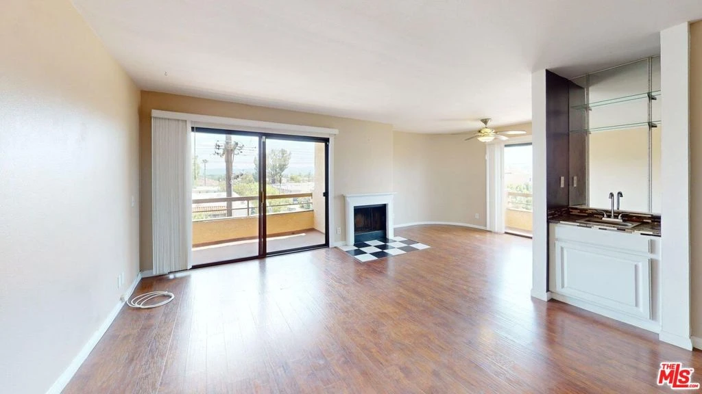 Interior 4