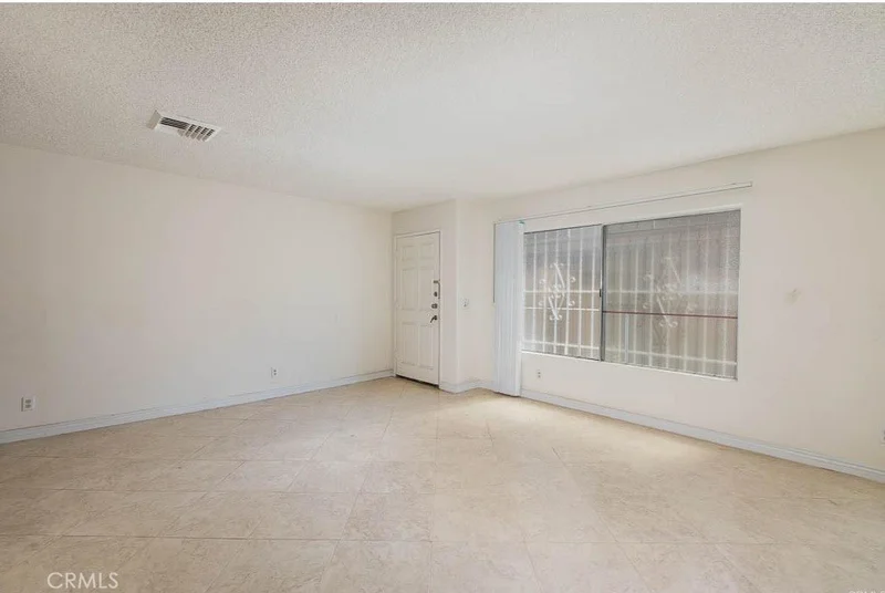 18631 Collins Street 30 photo 2
