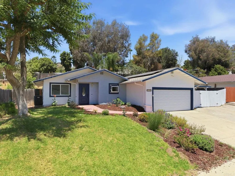 1448 Esperanza Way photo 2