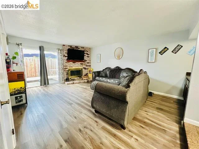 2848 Sunburst Dr photo 2