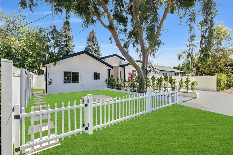 7508 1/2 Claire Avenue photo 2