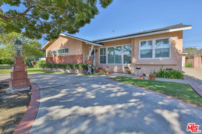 1728 S Heather Lane photo 2